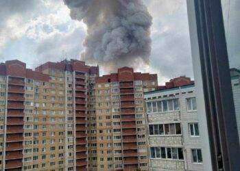 Esplosione vicino a Mosca,  in fiamme la  fabbrica di dispositivi ottici di Zagorsky