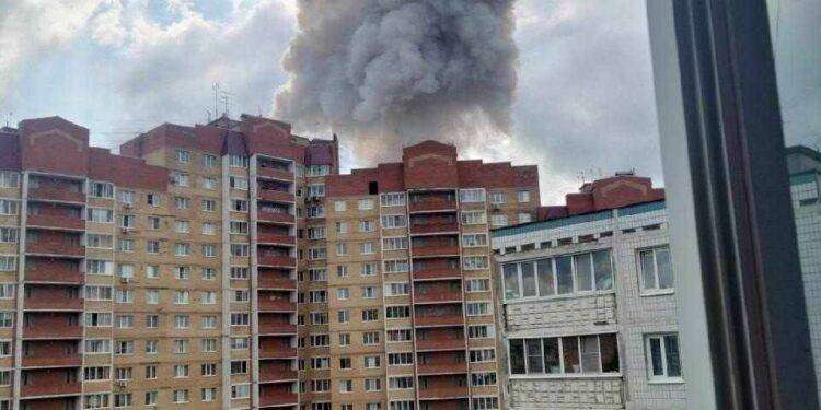 Esplosione vicino a Mosca, in fiamme la fabbrica di dispositivi ottici di Zagorsky