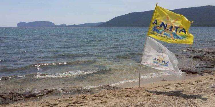 Sardegna, “Ferragosto Naturista Condiviso 2023”: appuntamento nella spiaggia “Baia delle Ninfe”