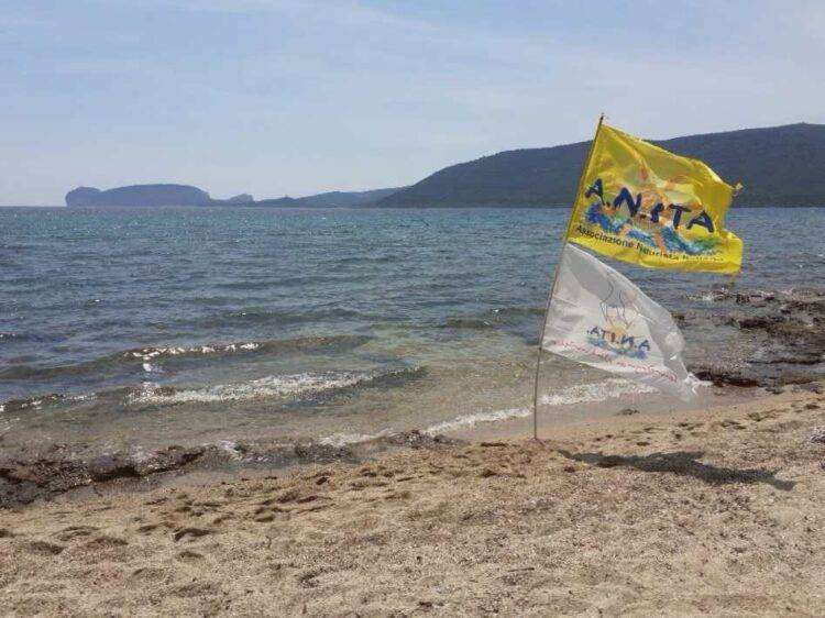 Sardegna, “Ferragosto Naturista Condiviso 2023”: appuntamento nella spiaggia “Baia delle Ninfe”