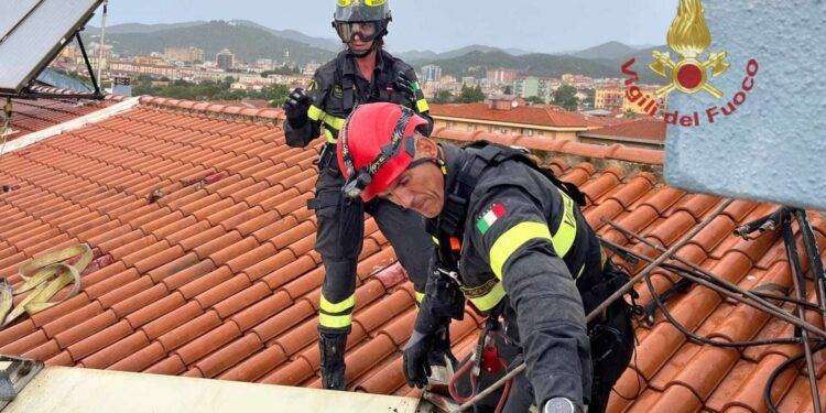 Il maestrale strappa via alcuni pannelli fotovoltaici a Iglesias