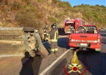 San Teodoro, donna perde il controllo dell’auto e si ribalta: trasportata in ospedale