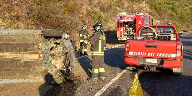 San Teodoro, donna perde il controllo dell’auto e si ribalta: trasportata in ospedale