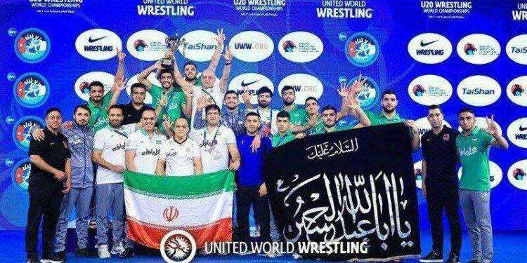 Iran, Presidente Raisi si congratula con nazionale Lotta Libera U20 per titolo mondiale