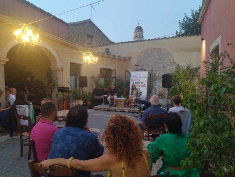 “Distruggere Assange”, si è svolta a Quartu la presentazione del libro di Sara Chessa