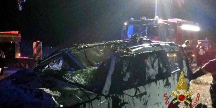 Macchiareddu, l’auto finisce nello stagno: morto un uomo
