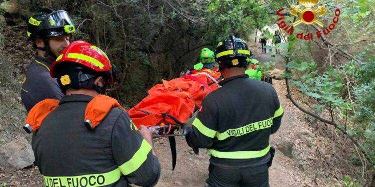 Donna cade a Gorroppu, soccorsa dai Vigili del Fuoco