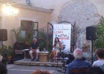 “Distruggere Assange”, si è svolta a Quartu la presentazione del libro di Sara Chessa