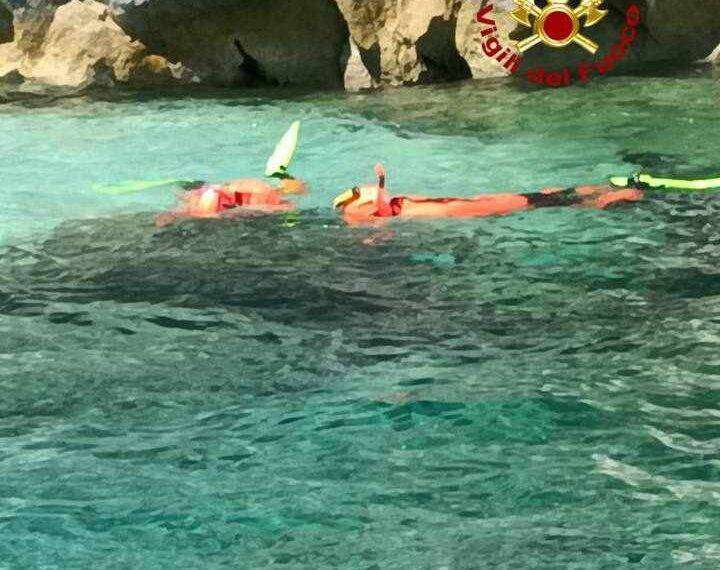Morta in Ogliastra, colpita dal tronco dell’albero mentre nuotava: indagini della Procura
