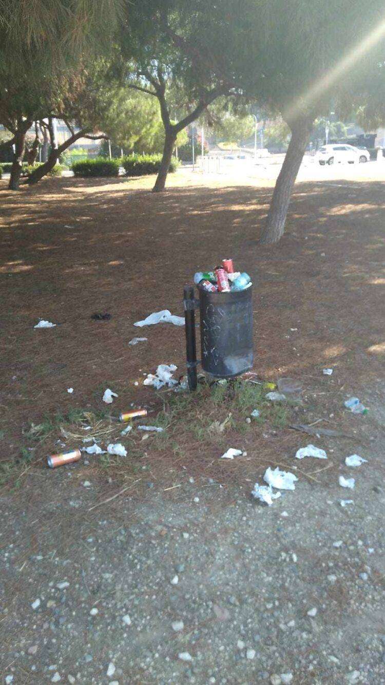 Cagliari, degrado e sporcizia nella pineta di Su Siccu