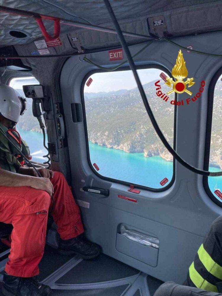 Morta in Ogliastra, colpita dal tronco dell’albero mentre nuotava: indagini della Procura