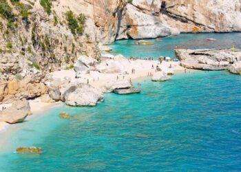 Sito greco usa foto di Cala Mariolu e la spaccia per Corfù