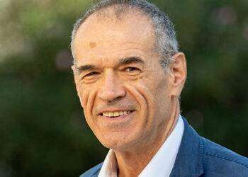 Venerdì 25 agosto, Carlo Cottarelli sarà a Porto Torres con Éntula per presentare il saggio Chimere