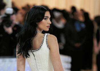 Dua Lipa accusata ancora di violare il copyright con Levitating