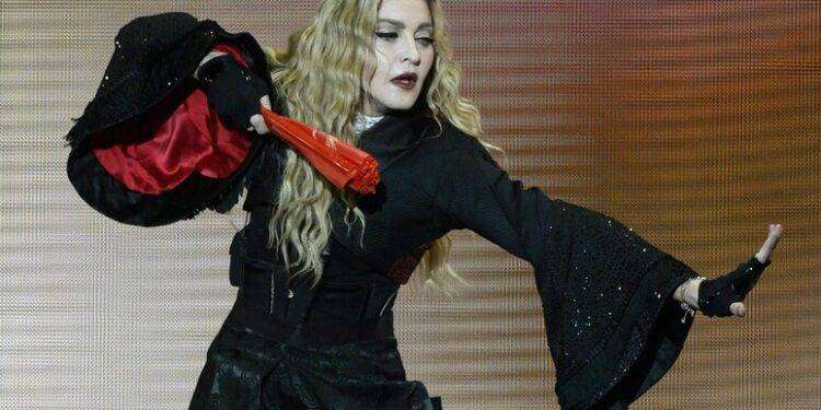 Madonna, il tour riparte dopo malattia e 65 anni