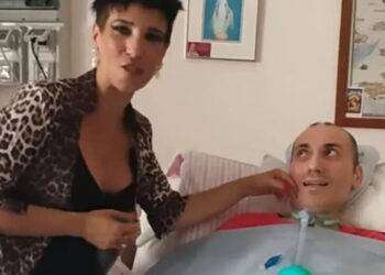 Calvario per malato Sla, ‘da un anno senza comunicatore oculare’