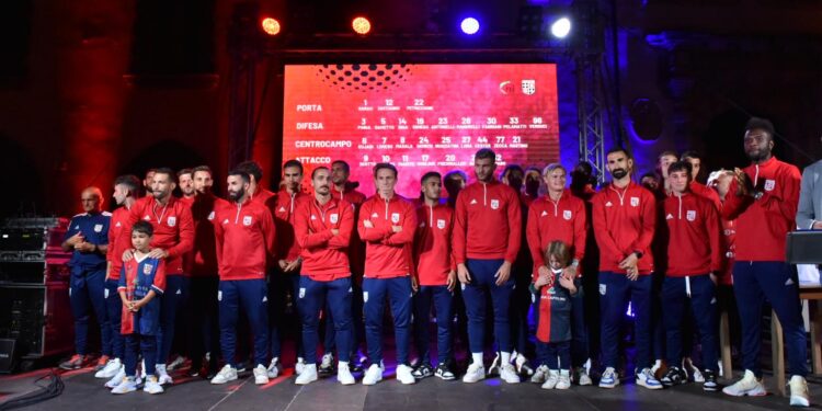 Sassari, la città abbraccia la sua squadra: forza Torres e “Fallu Baddà”