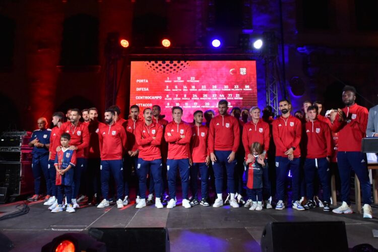 Sassari, la città abbraccia la sua squadra: forza Torres e “Fallu Baddà”