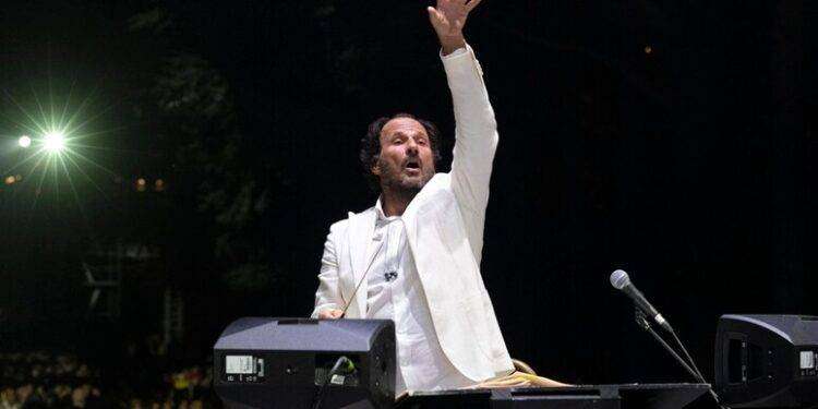 Sanremo, De Amicis direttore musicale anche nel 2024