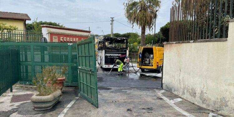 Bus contro Comune Pozzuoli, denunciato il titolare della ditta