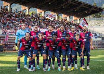 Il Cagliari batte in extremis il Como 2 a 1 nella quarta amichevole del precampionato