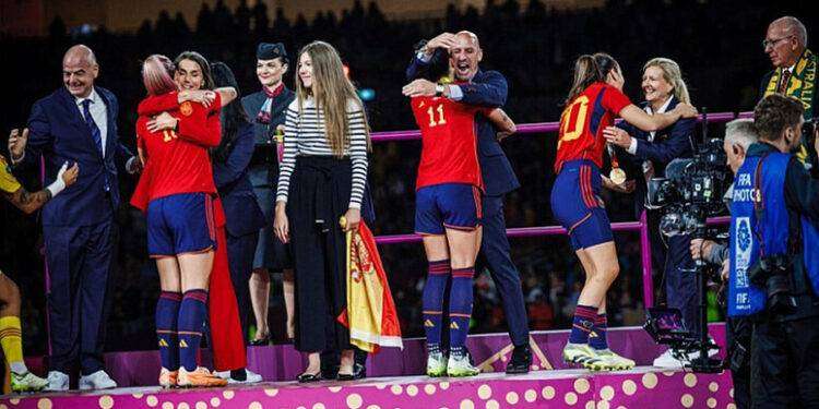 La Fifa sospende Rubiales, si muove anche il governo