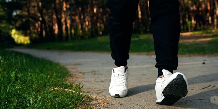 Bastano 4mila passi al giorno per vivere a lungo: lo studio