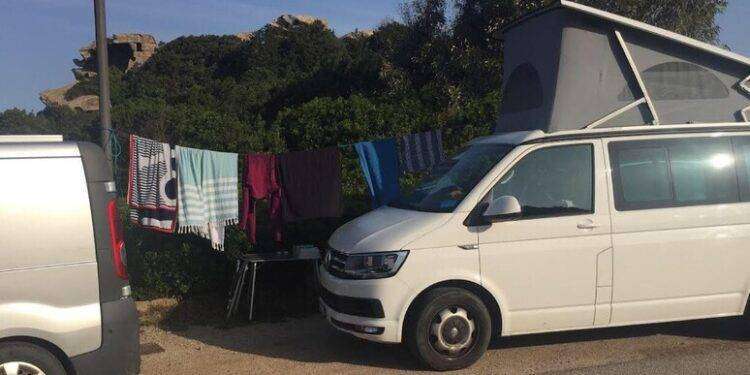 Palau, campeggiatori abusivi su litorali Talmone e Cala Scilla