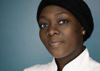 La chef è nera e la cliente si rifiuta di cenare