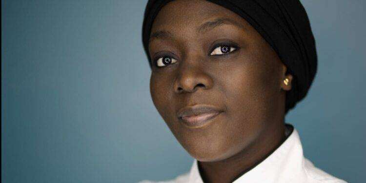 La chef è nera e la cliente si rifiuta di cenare