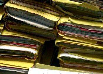 Ogni azienda italiana consuma 2.610 fogli di carta al mese