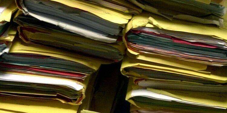 Ogni azienda italiana consuma 2.610 fogli di carta al mese