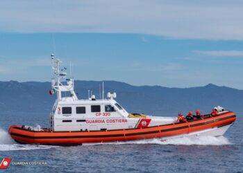 Ferito a una mano in barca, salvato dalla Guardia Costiera