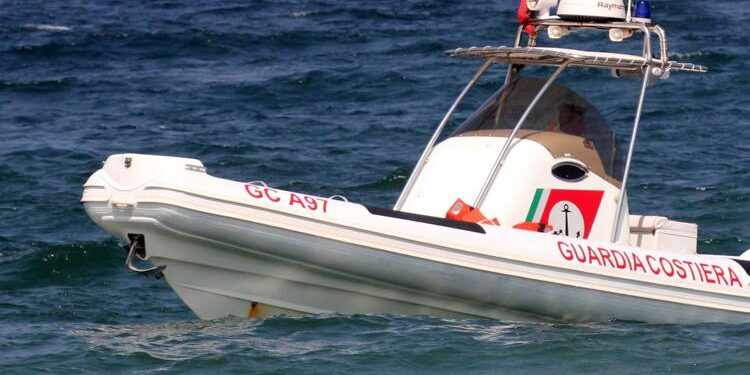 Sardegna, peschereccio si scontra con traghetto e affonda: disperso un marinaio