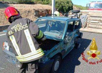 Scontro tra auto e furgone, due feriti