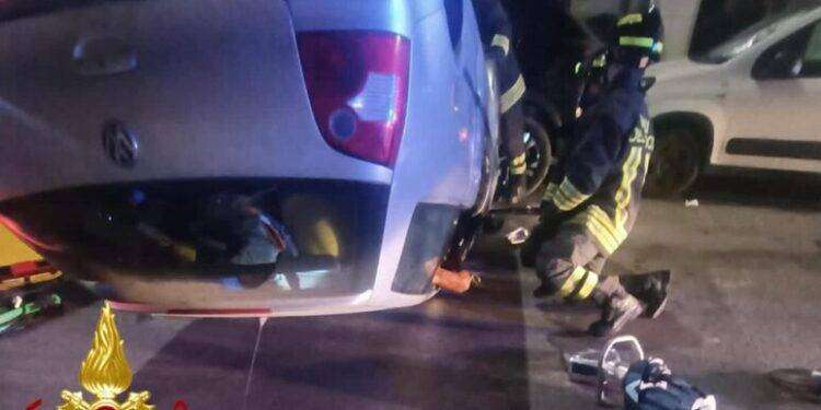 Perde il controllo e si ribalta con l’auto, un ferito grave a Sassari