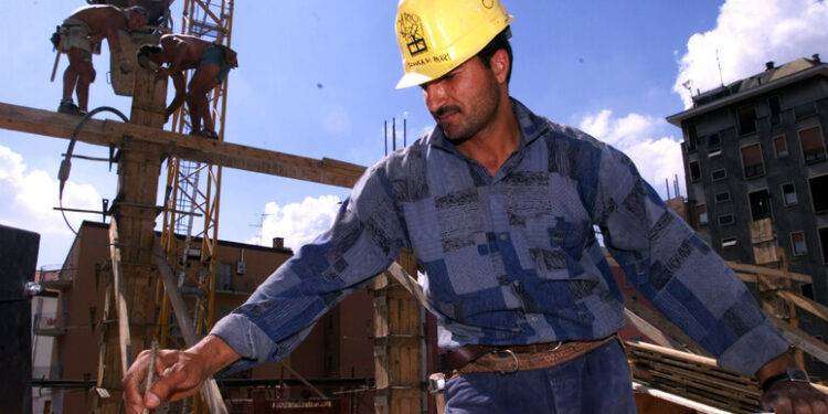 Boom di imprese aperte da stranieri, nell’Isola sono oltre 10mila