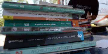 Libri scolastici più cari di 24 euro, allarme dei presidi sardi