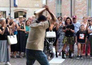 Medico va in pensione e distrugge il telefono