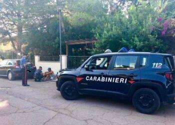 Gruppi di migranti sbarcano tra i bagnanti nel sud Sardegna