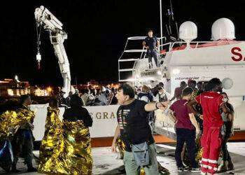 Sbarchi senza sosta a Lampedusa, quasi 4mila in hotspot: sempre più evidente il successo del Governo Meloni