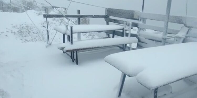 Neve ad agosto: l’incredibile nevicata sulle Dolomiti. La Marmolada e il Civetta come d’inverno