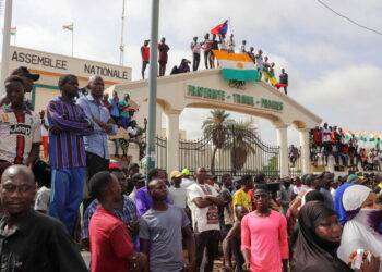 Niger, raduno di decine di migliaia di cittadini liberi in uno stadio a Niamey