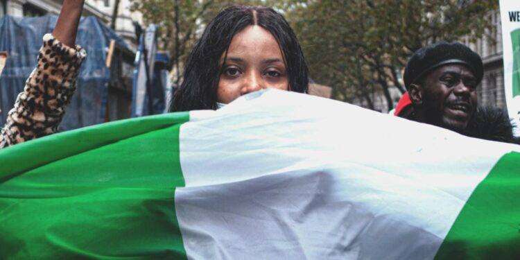 In Nigeria migliaia in piazza nella città Kano contro l’intervento militare in Niger