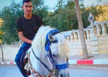 Un giovane palestinese ucciso e altri 2 feriti in attacco di coloni a est di Ramallah