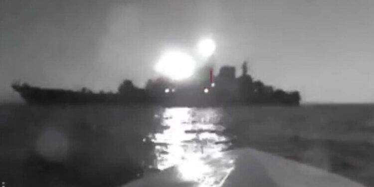 Il video del drone che ha colpito una petroliera russa nello stretto di Kerch