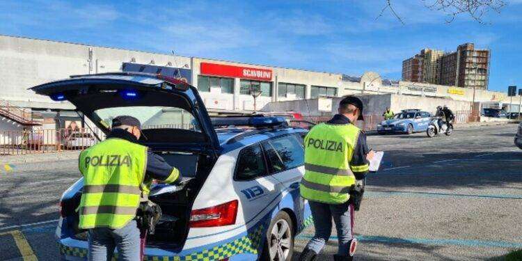 Uccise fidanzata 16enne, in permesso fermato alla guida ubriaco