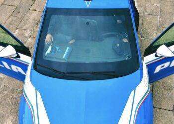 Accoltella la ex fidanzata, arrestato