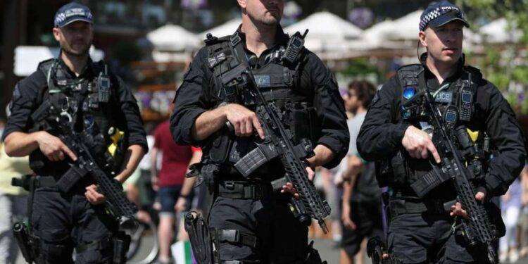 Terrore a Londra, uomo accoltella passanti vicino al British Museum