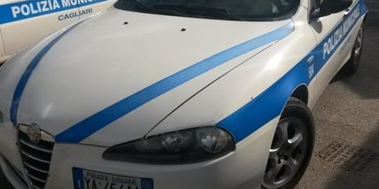 Cagliari, agenti aggrediti per liberare il parente arrestato